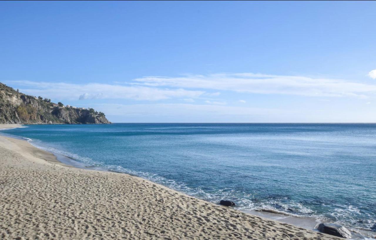Confortevole E Spazioso Appartamento 100Mq A Falerna Con Vista Panoramica Sul Golfo Con Free Wifi E Smart Tv エクステリア 写真